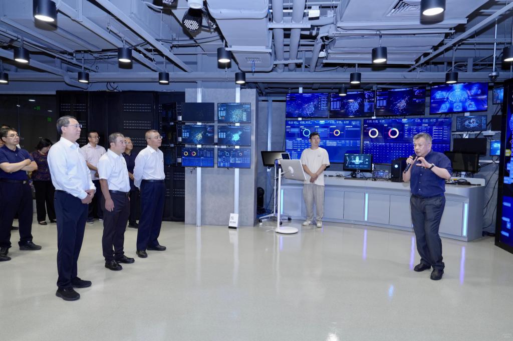 筑牢網(wǎng)絡(luò)安全屏障 賦能智慧校園建設(shè)——校黨委理論中心組赴奇安信開展人工智能實踐研學(xué)活動